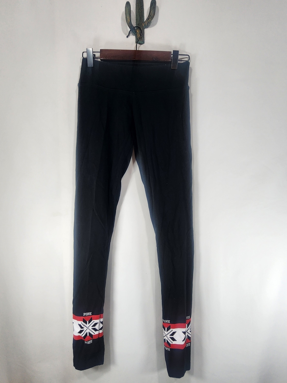 Victorias Secret PINK Yoga Pants Womens Black Whiel Winter Snowflakes Size XS
